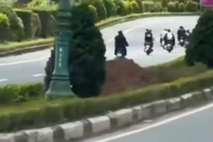 Truy tìm đoàn xe máy chạy ngược chiều trên cao tốc Liên Khương - Đà Lạt