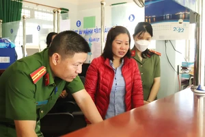 Bắt giam cán bộ địa chính xã làm sổ đỏ cho người dân lấy 1,3 tỷ đồng