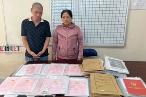 Một phụ nữ lừa lấy tiền và sổ đỏ của nhiều người dân để trả vay nặng lãi