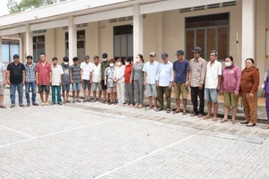 Thuê người cảnh giới để tổ chức sòng bạc 