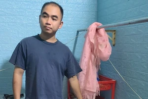 Vào công ty cũ trộm két sắt