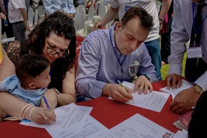 36 gia đình EU nhận con nuôi Việt Nam