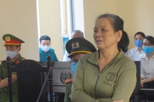 Con hành hạ mẹ già lãnh 4 năm tù