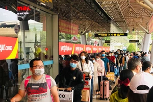 Hoàn tiền cho khách trả vé tàu, máy bay vì COVID-19