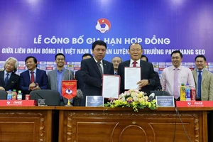 Ông Park ngập ngừng với bản hợp đồng mới