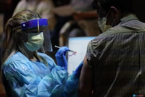 Vaccine COVID-19 tạo các điểm sáng ở Mỹ