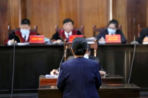 Bà Bạch Diệp đối chất với ngân hàng và sở, ngành