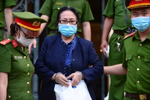 Tranh cãi thời điểm công chứng vụ bà Bạch Diệp