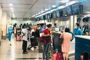 Khách ngóng tiền hoàn vé máy bay, tàu tết 2021