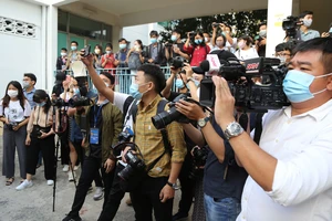 Nhà báo cùng xông vào cuộc chiến chống COVID-19