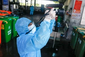 Chuyện phóng viên y tế tác nghiệp trong tâm dịch