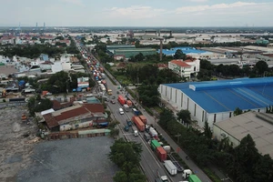 Hôm nay, HĐND TP.HCM xem xét dời thời gian thu phí cảng biển