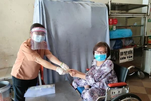 Gói hỗ trợ 886 tỉ đồng của TP.HCM đã đến với dân