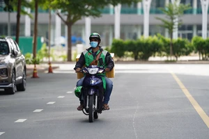 Nhiều hãng xe công nghệ đồng loạt khởi động giao hàng liên quận