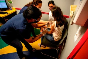 Chuyên gia giải đáp băn khoăn việc tiêm vaccine cho trẻ 5-11 tuổi