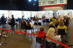 Không chịu tiêm vaccine thì khỏi ra đường…