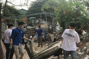 Xóa điểm đen rác, mở rộng đường để dân đón tết 