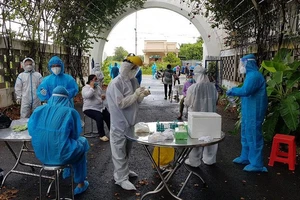 Nhân viên y tế phản ánh chưa nhận tiền hỗ trợ chống dịch 