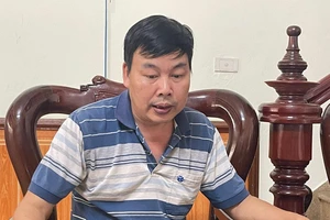 Cựu bí thư thôn hầu tòa vì thu phí đính chính sổ hộ khẩu