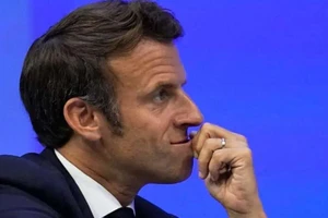 Tổng thống Pháp Macron chật vật xoay trở giữa thế 'vịt què' 