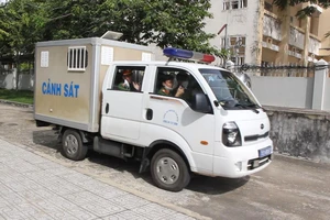 Tòa bất ngờ quay lại phần xét hỏi vụ chở thuê xe máy cũ bị tội