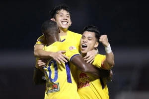 Kiatisak và đội bóng có nhiều đội trưởng nhất V-League