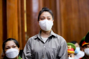 Sau một buổi xét xử, Tòa trả hồ sơ vụ bé gái 8 tuổi ở Bình Thạnh bị hành hạ đến chết