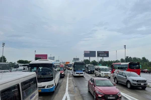 Giải quyết nhiều bất cập trước ngày buộc thu phí không dừng