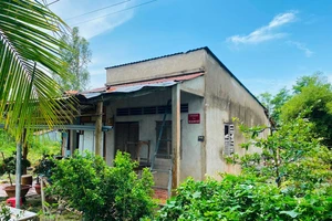 Dân bị 'hành' khi đi làm sổ hồng theo quyết định của tòa