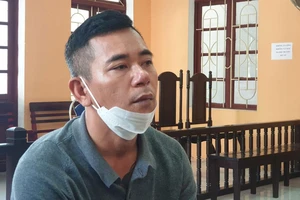 Bi kịch mẹ quỳ xin con gái bỏ qua cho em trai