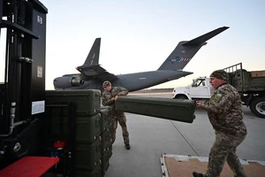 Vũ khí phương Tây không ngừng đổ về Ukraine