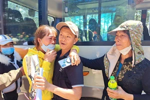 Trút bỏ áo tù, hàng trăm phạm nhân được đặc xá về làm lại cuộc đời