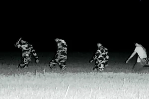 Căng mình chống buôn lậu mùa nước nổi ở miền Tây