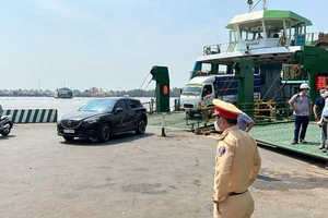 Có nên xây dựng 2 cây cầu mới thay cho cầu Cát Lái?