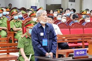 Cựu cán bộ Cục Điều tra chống buôn lậu nhận hối lộ để ngó lơ vụ buôn lậu 200 triệu lít xăng