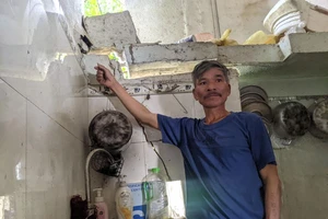 Hiểm nguy chực chờ với người dân bên sông Bồ ở Huế