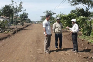 Dân hiến hàng chục ngàn mét vuông đất để làm đường