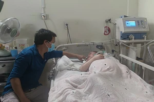 BHXH TP.HCM mang tết đến bệnh nhân nghèo