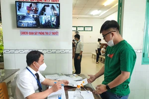 Nên tăng phí sát hạch lái xe