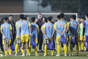 Những chiêu độc lạ của HLV Troussier