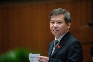 Đề nghị giảm phạt tù, tăng phạt tiền 