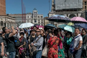 Các nước thu phí du khách thế nào?