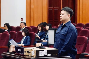 Cựu cán bộ hải quan nói về số tiền 832 triệu đồng