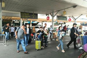 Vé máy bay dịp lễ đắt như vé tết