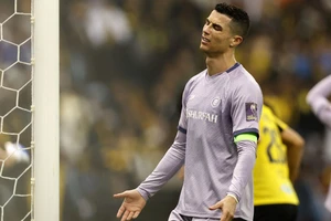 Mức lương 200 triệu USD/mùa của Ronaldo không “dễ ăn”