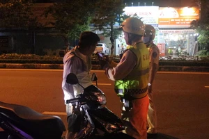 Thổi nồng độ cồn có ảnh hưởng đến kinh tế đêm?