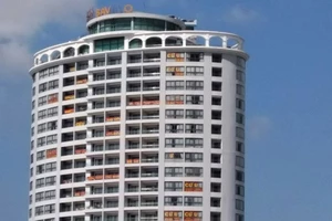 Không thể bán đấu giá 2 khách sạn xây trên đất quốc phòng