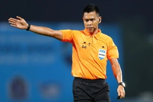 V-League còn thuê trọng tài ngoại đến bao giờ?