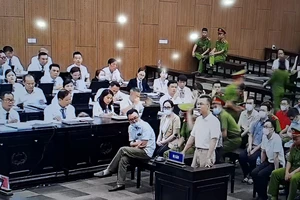 Doanh nghiệp nói bị ép đưa tiền mới được cấp phép bay