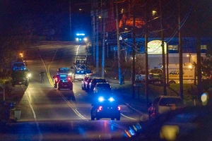 Mỹ truy lùng gắt nghi phạm vụ xả súng thảm khốc